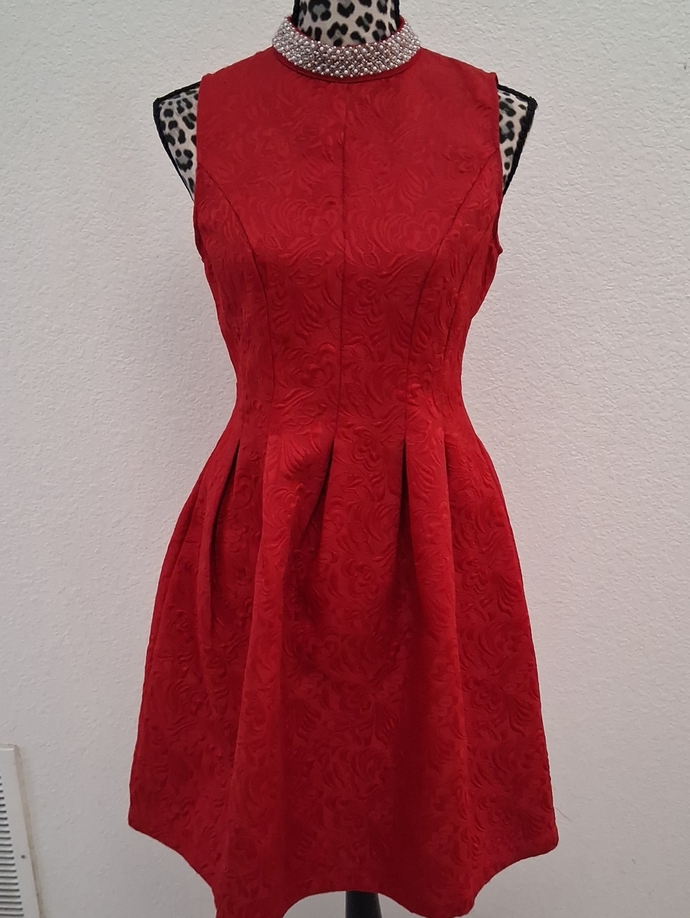 Mystic LA Red Sleeveless Brocade Pearl Neckline Fit-and-Flare Mini Dress (M)